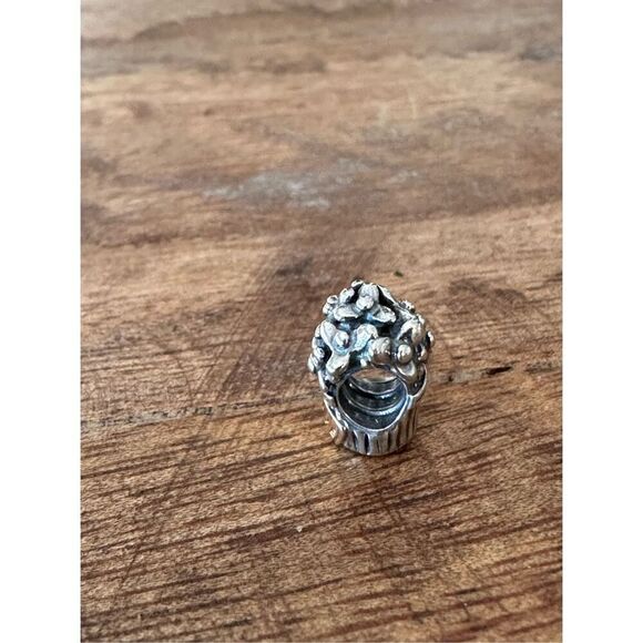 Pandora Love Bouquet charm - Picture 2 of 5